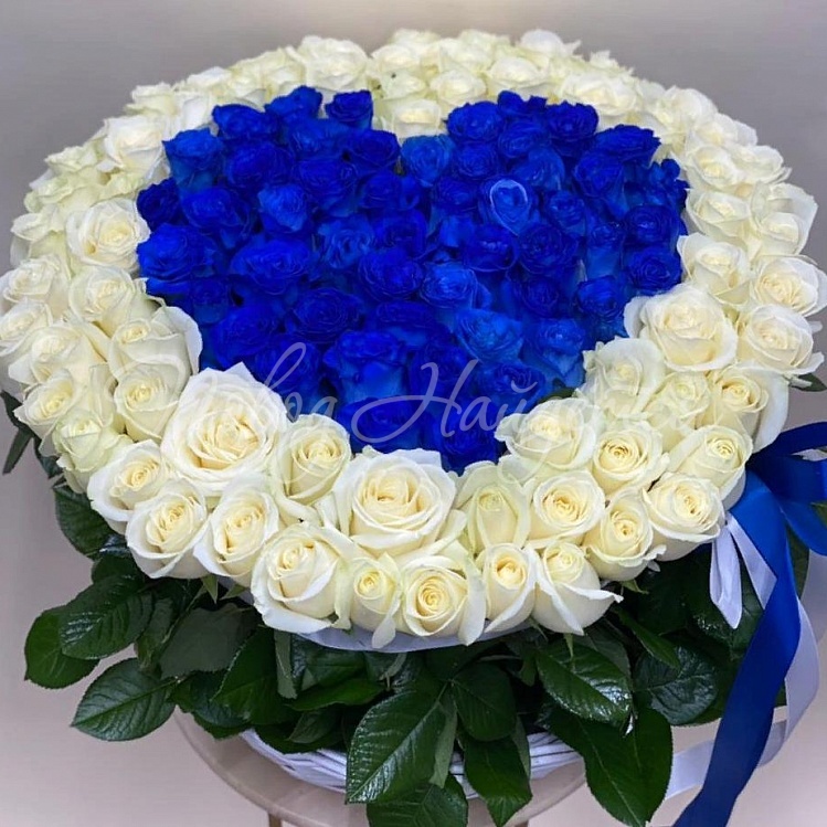 Сердце из роз в корзине