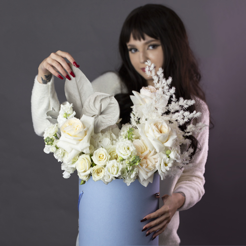 Цветы в шляпной коробке Раффаэлло