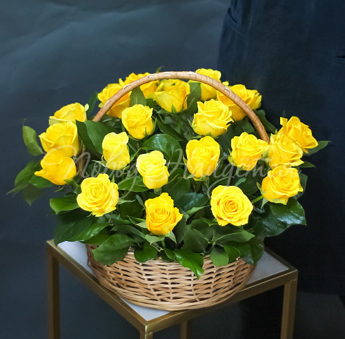 Розы в корзинах Солнышко
