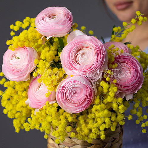 Букеты с РАНУНКУЛЮСАМИ Первые ласточки